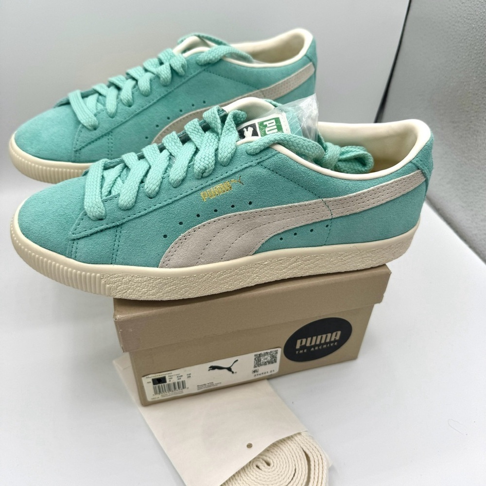 NWT Puma Suede VTG Textured Leather Sneakers , extra laces , mint green ivory